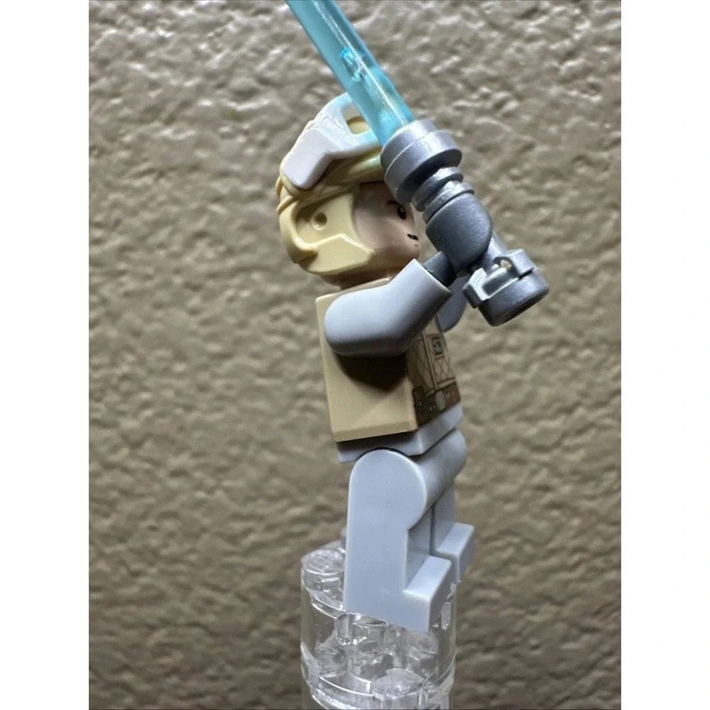 LEGO Star Wars Luke Skywalker Hoth Minifigure Blue Lightsaber sw0263
